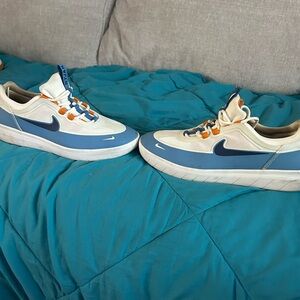 Nike Low-Top Frees in White, Blue and Orange sized 8